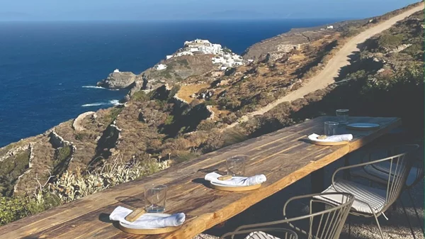 "Ξαναδιαβάζοντας" τη Σίφνο