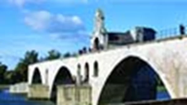 Μ’ ένα  φεστιβάλ ταξιδεύω ...