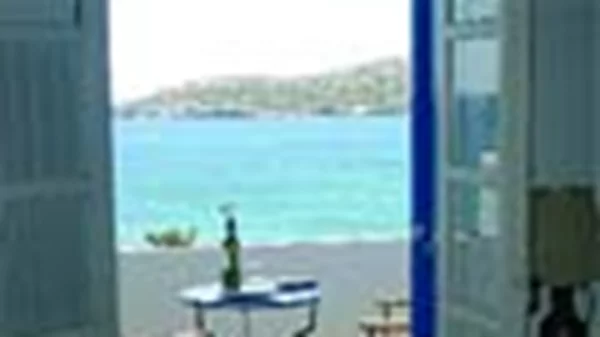 Αντίπαρος less is more 