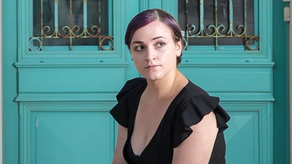 Ευαγγελία Γατσωτή: Πολλές φορές λένε στη γενιά μου ότι η αμφισβήτηση προβληματικών "αξιών" είναι "βεβηλωτικές νεοτερίλες"