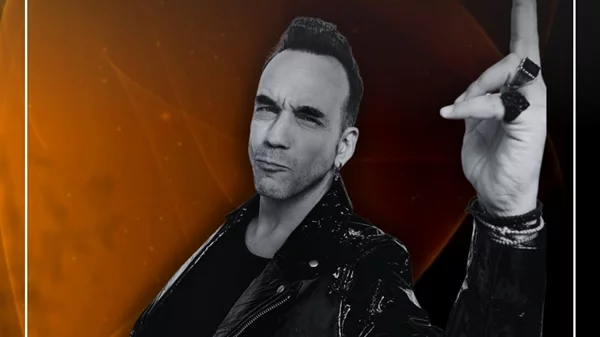 "Μπουμ": Ο Πάνος Μουζουράκης φέρνει την εκρηκτική του ενέργεια στο Gazarte