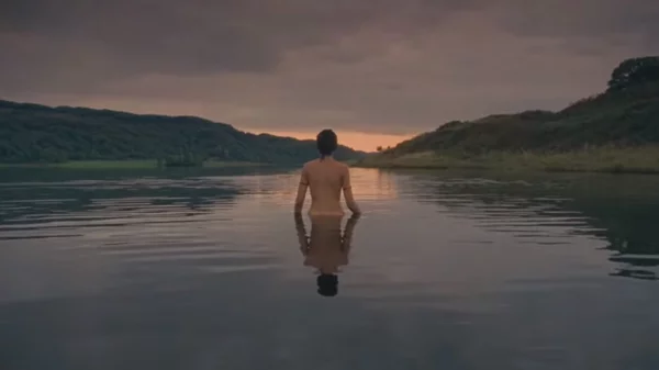 Δείτε το εικαστικά άρτιο τρέιλερ για το "Harvest" της Αθηνάς Ραχήλ Τσαγγάρη