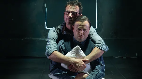 Πρώτη ματιά στην παράσταση του συγκλονιστικού "Πουπουλένιου" του Μάρτιν ΜακΝτόνα