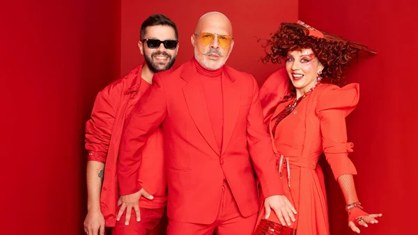 Ο Νίκος Μουτσινάς επιστρέφει στην τηλεόραση