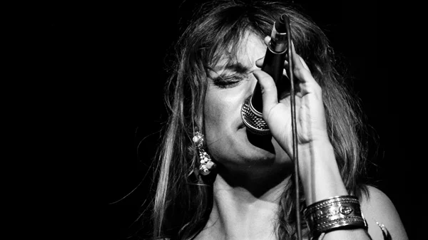 Η Ιωάννα Τσάγκαρη μάς ταξιδεύει μουσικά με το "Within"