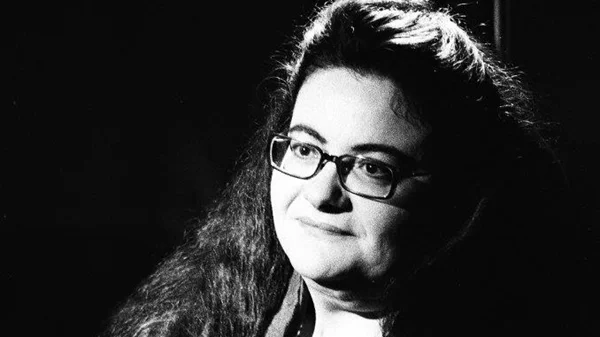 "Σκληρές βιολέτες": Η Νένα Βενετσάνου παρουσιάζει τα νέα της τραγούδια στο Τρένο στο Ρουφ