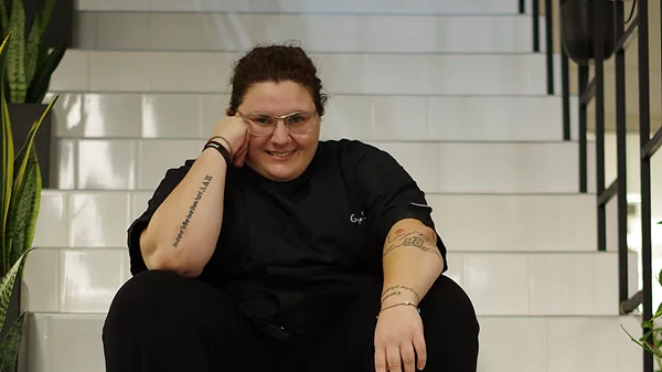 Η Γωγώ Δελογιάννη ανεβαίνει στην ταράτσα