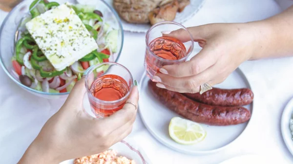 Στην πλατεία Κουνελιών, για μια ταβέρνα-ωδή στην παραδοσιακή ελληνική κουζίνα