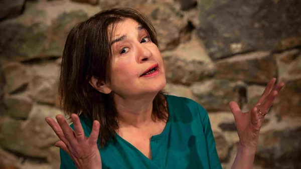 "Η Αφηγήτρια Ταινιών" του Ερνάν Ριβέρα Λετελιέρ στο Bios με την Κάτια Γέρου