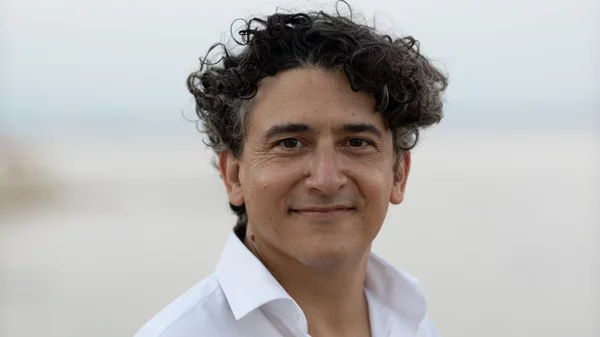 Λευτέρη Βενιάδη, τι είναι για σένα η "Αλληλεγγύη" και γιατί έχει ρεμπέτικο ήχο;