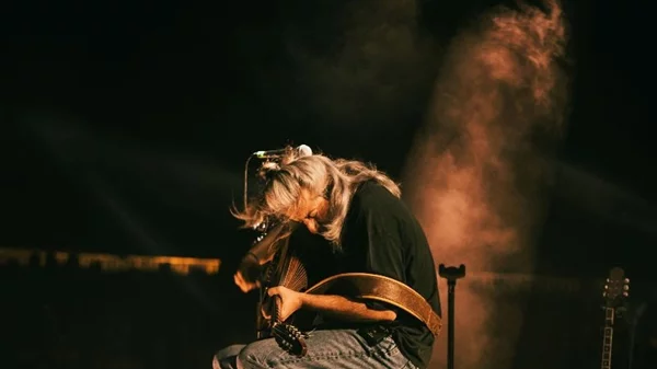 Ο Γιάννης Χαρούλης έρχεται για ακόμη μια συναυλία