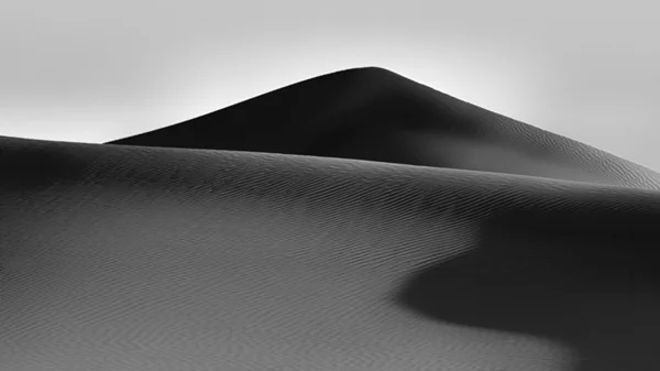 "Curves of Silence": Νέα έκθεση στη Thalia Gallery