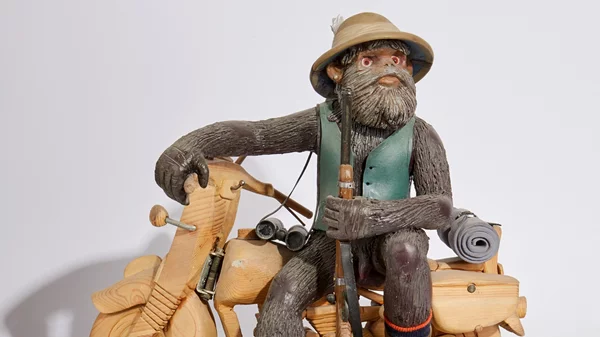 "Επαναφορά >72 αιώνες μ.Χ.": Πιθηκάνθρωποι "καταλαμβάνουν" την γκαλερί Sianti