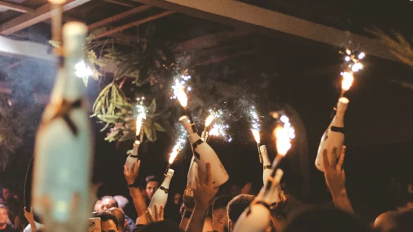 "Akanthus": Το σποτ που φωνάζει καλοκαίρι