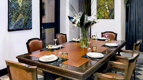 Πρώτη γεύση από το "Grande Dame" στην Πλάκα