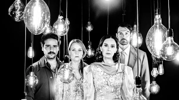 Η Κάτια Δανδουλάκη στον  "Γυάλινο κόσμο" του Γιώργου Νανούρη