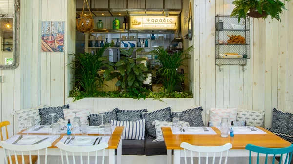 Οι "Ψαράδες" γοητεύουν το ούζο "Πλωμαρίου"