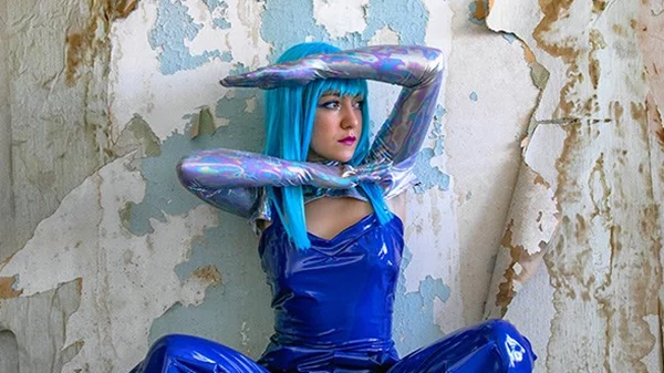 Η ονειρική Danai Nielsen παρουσιάζει το δισκογραφικό της ντεμπούτο στο Six D.O.G.S.