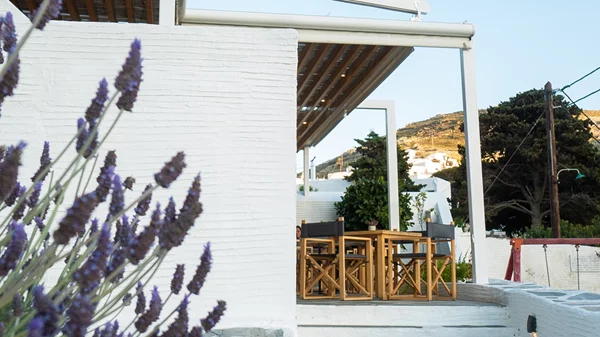 Dough & Shaker: Η artisanal pizza και τα signature cocktails πάνε πολύ με το Πάσχα στην Τήνο