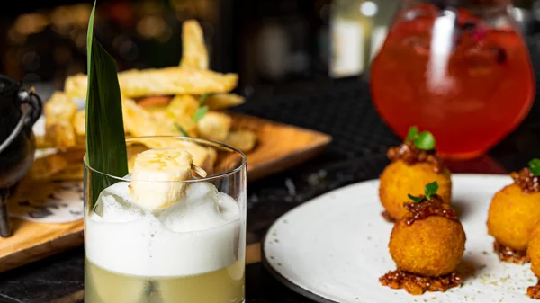 Στο "Omnivore" για cocktails & bites