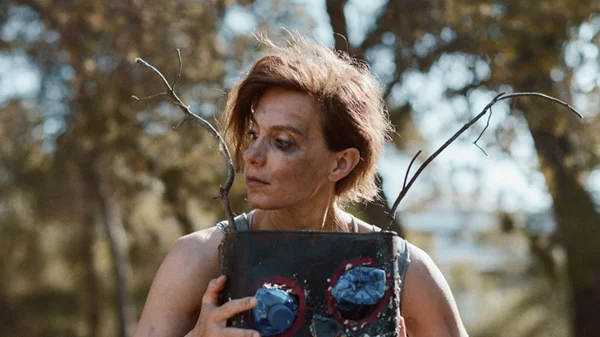 Faust: Η θεατρική παράσταση "Φλάι" επιστρέφει μετά από εννιά χρόνια