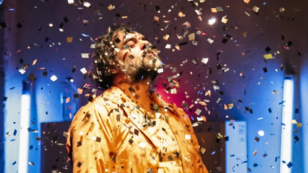 "Το πιο όμορφο σώμα που έχει βρεθεί ποτέ σε αυτό το μέρος": Συνεχίζει σε νέες μέρες και ώρες ο αποκαλυπτικός μονόλογος με ερμηνευτή τον Αργύρη Ξάφη στο Θησείον