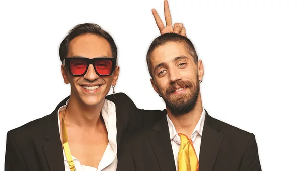 Ψάχνεις αφορμή να δεις τη "Μαύρη σαμπούκα";