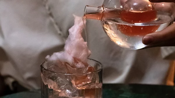 Στο θεατρικό σουρεάλ του "L’ Alchimiste"