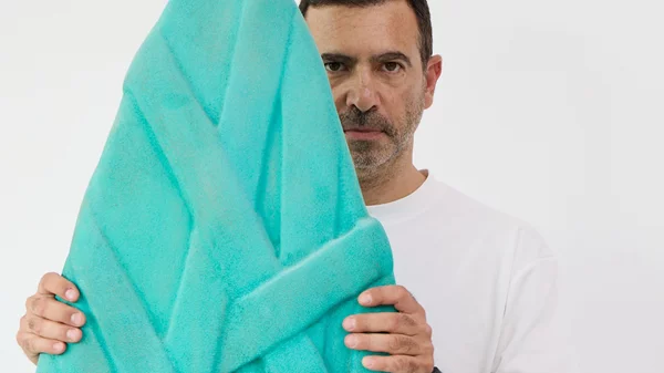 Μοντέρνα γλυπτά κοσμούν το "NYX Esperia Palace"