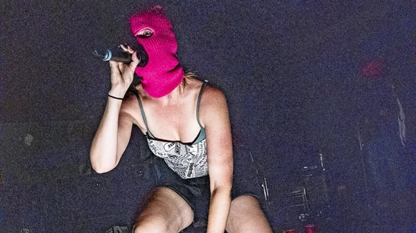 Così e Così και άλλες μοναδικές καλλιτεχνικές βραδιές στο Όν Off Studio