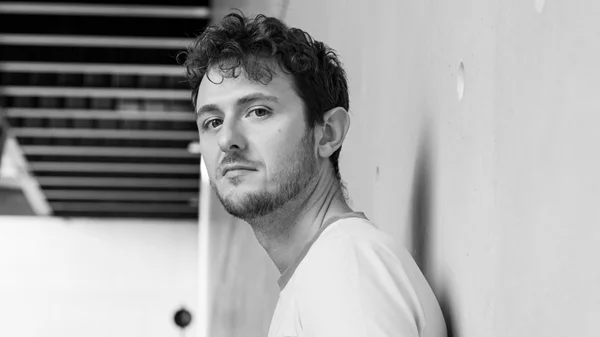 Αλέξανδρος Ραπτοτάσιος με αφορμή την παράσταση "Vanya": "Έχουμε ευθύνη για το τι επιλέγουμε να δούμε στο θέατρο, τι καταναλώνουμε, τι ψηφίζουμε"