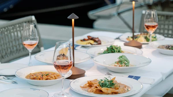 Serenità: Έρχεσαι για την ηρεμία αλλά μένεις για τη γεύση