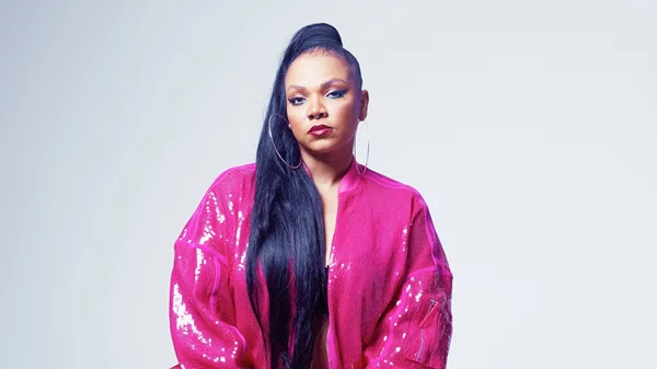 H εντυπωσιακή Idra Kayne θα εγκαινιάσει το MÉTRON Stage με μια εκρηκτική εμφάνιση