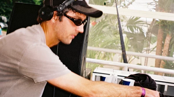 O Tornado Wallace πρωταγωνιστής του επόμενου Needless Clubnight