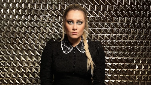 "Αγρυπνία": Νέες φωτογραφίες από την παράσταση του Αντώνη Καλογρίδη