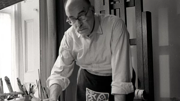 "Από τη Δύση στην Ανατολή": Τα ταξίδια που σημάδεψαν την τέχνη του Νίκου Χατζηκυριάκου-Γκίκα σε μια έκθεση - έκπληξη