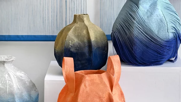 "Αιωρούμενα Τοπία" αεροβατούν στο Μουσείο Μπενάκη