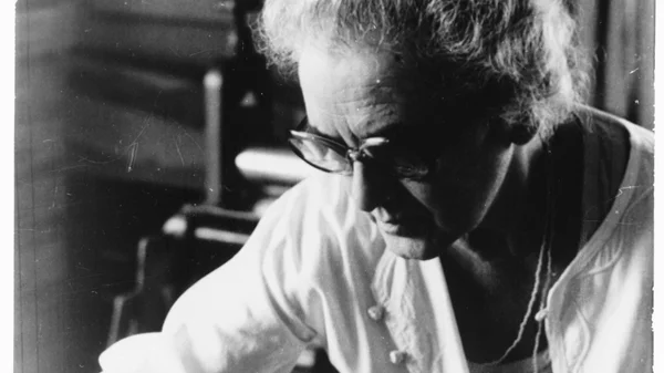 Οι πέντε Ελληνίδες εικαστικοί που επιβιβάστηκαν στο 'Ματαρόα', το πλοίο της μεγάλης φυγής