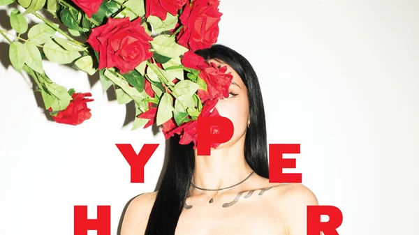 Hyper Hypo x Pressure: Ζιν, αφίσες και δώρα που εξυμνούν την κουίρ κουλτούρα