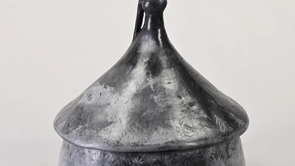 Τα "Κεραμικά Κοσμήματα" της Καρμέλας Ιατροπούλου στο Μουσείο Μπενάκη