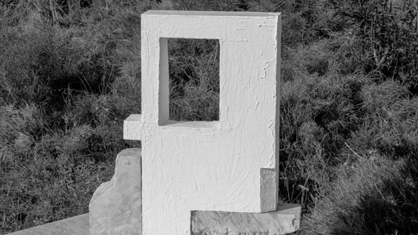 Ο Εμμανουήλ Chous επικοινωνεί με την πόλη μέσω μιας design εγκατάστασης