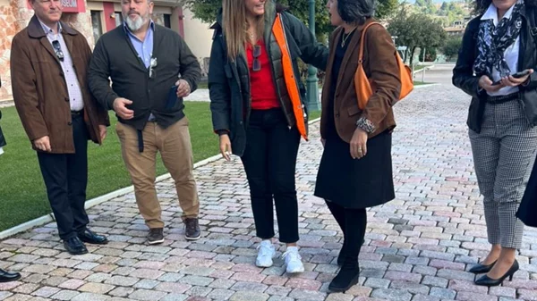 Οδοιπορικό της Υφυπουργού Τουρισμού Σοφιάς Ζαχαράκη στον Αττικό Αμπελώνα