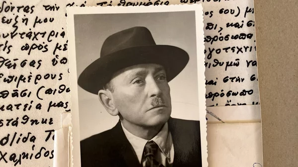 10 στιγμές από τη ζωή και το έργο του Γιάννη Σκαρίμπα που γεννήθηκε σαν σήμερα (28/9)