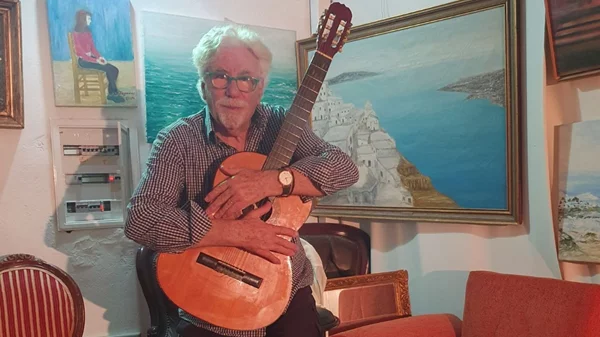 Ο Αντώνης Πελεκάνος στην αίθουσα τέχνης του Ιαμβικού Ωδείου Αθηνών