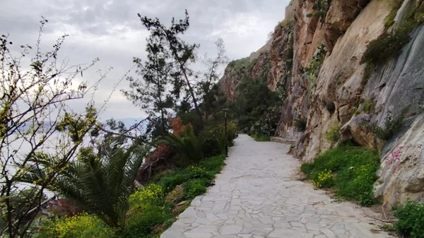 Υπογράφηκε προγραμματική σύμβαση για την προστασία του μονοπατιού της Αρβανιτιάς