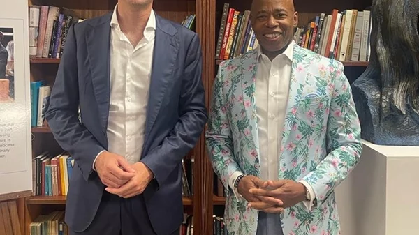 Συνάντηση Κώστα Μπακογιάννη-Έρικ Άνταμς στη Νέα Υόρκη