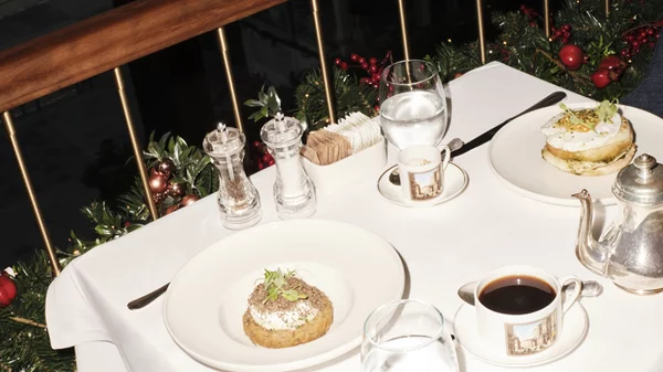 "Cova": Μιλανέζικη κομψότητα πάνω στο κύμα