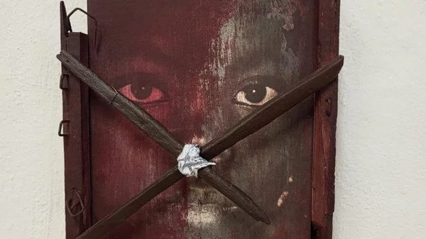 "Στον δρόμο της αναζήτησης": Παράξενα έργα τέχνης μέσα στο Art project space