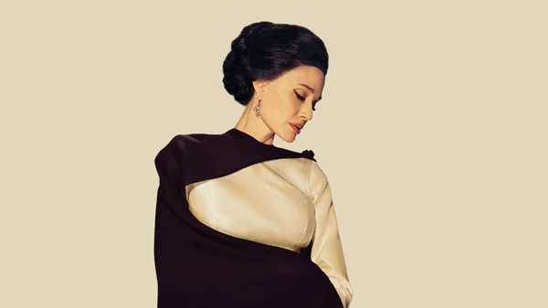 "Maria": Δείτε το επίσημο ελληνικό τρέιλερ της ταινίας με την Αντζελίνα Τζολί ως Μαρία Κάλλας