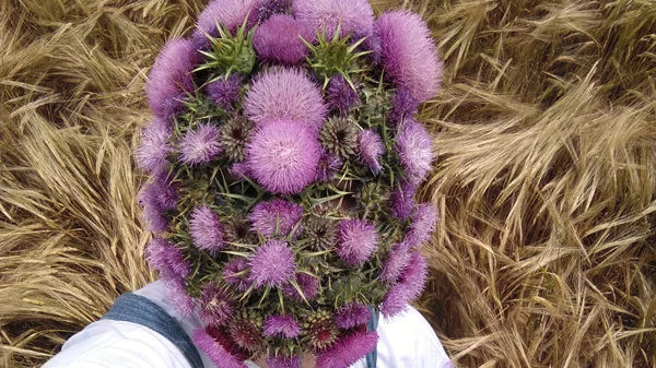 Ο Φώτιος Μπάλας συνθέτει ένα εφήμερο περιβάλλον για τις παραδόσεις της Αρκαδίας